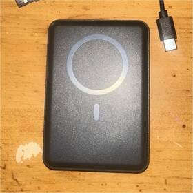 Ijoy B1037-fb Magnetic Power Bank Kickstand 5000mah Usb And Usb-c Ports Rechargeable
